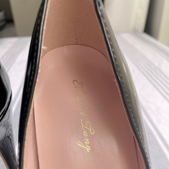 Black shiny pumps, Elizabet Lang, Size 7, NEVER WORN, great condition - Picture 2 of 8